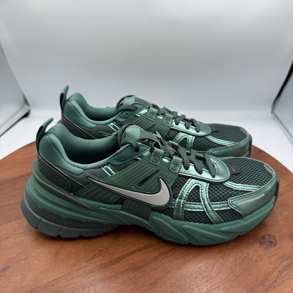 Nike V2K Run Bicoastal Metallic Silver Sneaker Womens Size 8 HF5050-361 Athletic